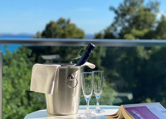 Dieholidaybucht Biograd Na Moru